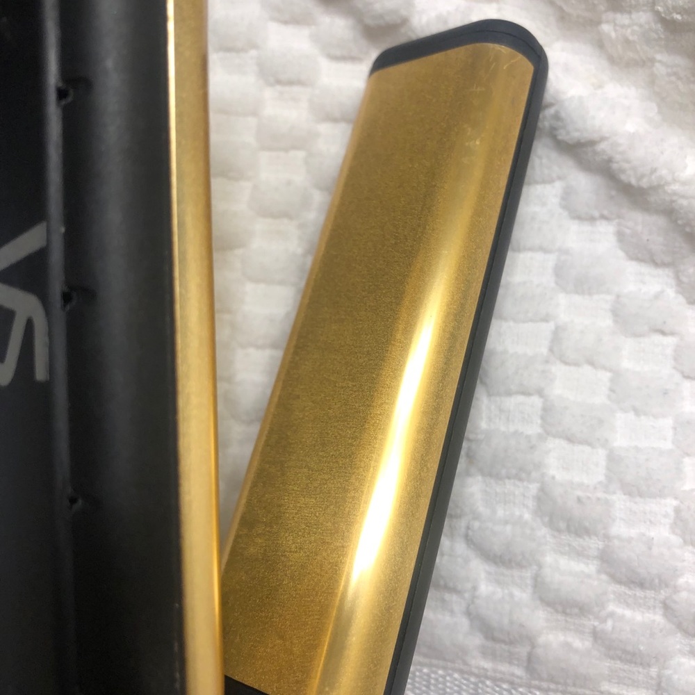 Vidal Sassoon ceramic hair straightener